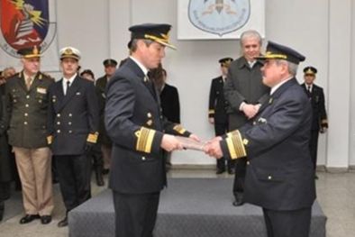 MDZol | Reconocimiento al Comodoro Ernesto Haggi en la BAM Río Gallegos en el año 2012.  Foto: Fotos: Foro Zona-militar.com