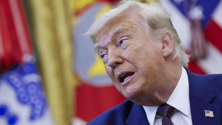 El presidente de Estados Unidos Donald Trump tiene gran parte de sus inversiones en acciones tecnológicas y criptomonedas, aunque mantiene en carpeta también a la industria tradicional.&nbsp;