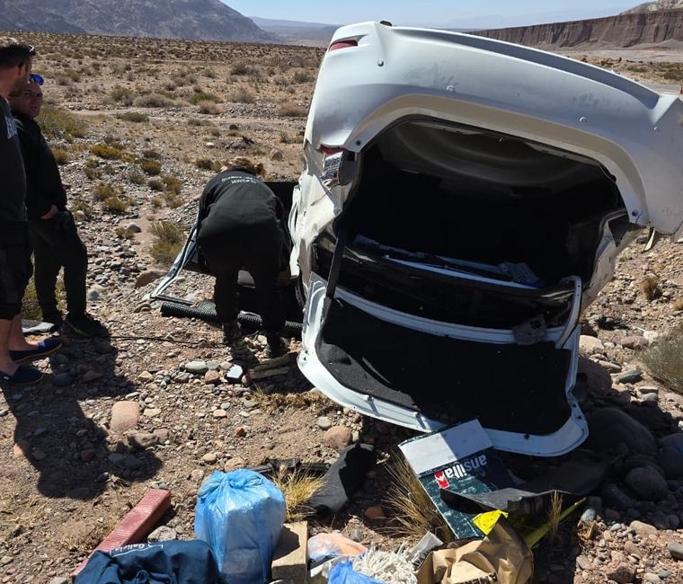 Personal policial y del GUM trabajando en la escena. Personal policial y del GUM trabajando en la escena.