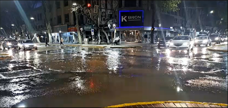 La pérdida de agua se registró este jueves en el cento mendocino