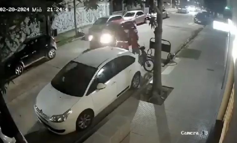El joven se resistió al robo de su auto y lo balearon en la cabeza Foto: Captura de video