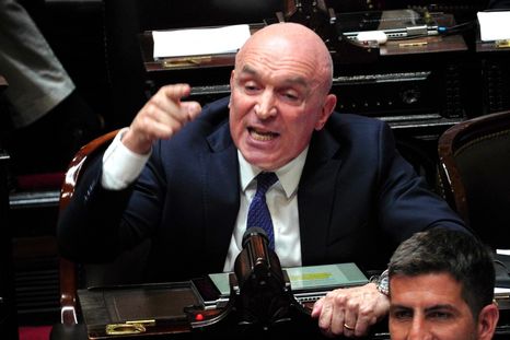 La oposición fijó la mira en José Luis Espert. La oposición fijó la mira en José Luis Espert.