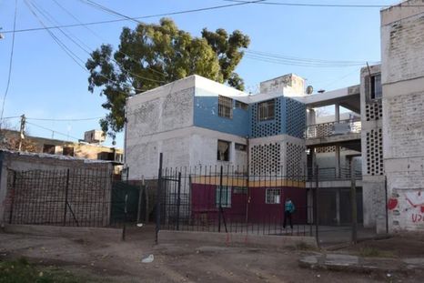 El adolescente sospechado por el caso de la niña baleada en Godoy Cruz fue detenido en el barrio Pablo VI. El adolescente sospechado por el caso de la niña baleada en Godoy Cruz fue detenido en el barrio Pablo VI.