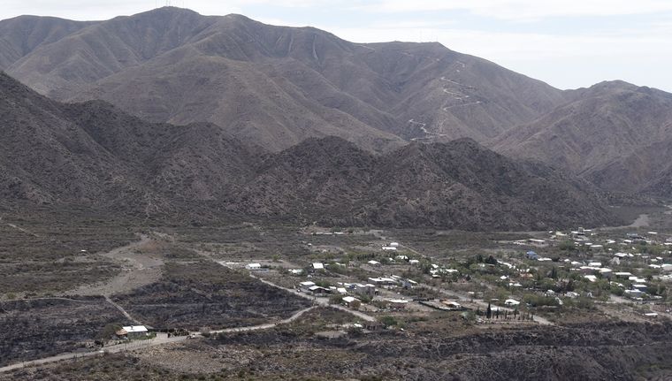 Investigadores y especialistas debatieron sobre el impacto ambiental y social de la urbanización en zonas de riesgo en Mendoza.