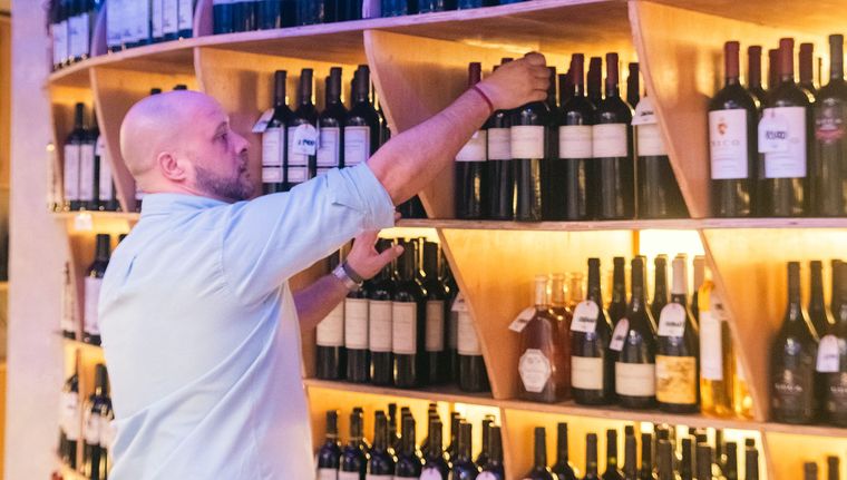 El consumo de vino cerró el año en alza, pero el balance anual es negativo. El consumo de vino cerró el año en alza, pero el balance anual es negativo.