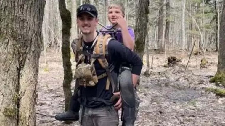 Nante tras ser encontrado después de dos días perdido en un bosque de Michigan. Foto: POLICÍA ESTATAL DE MICHIGAN
