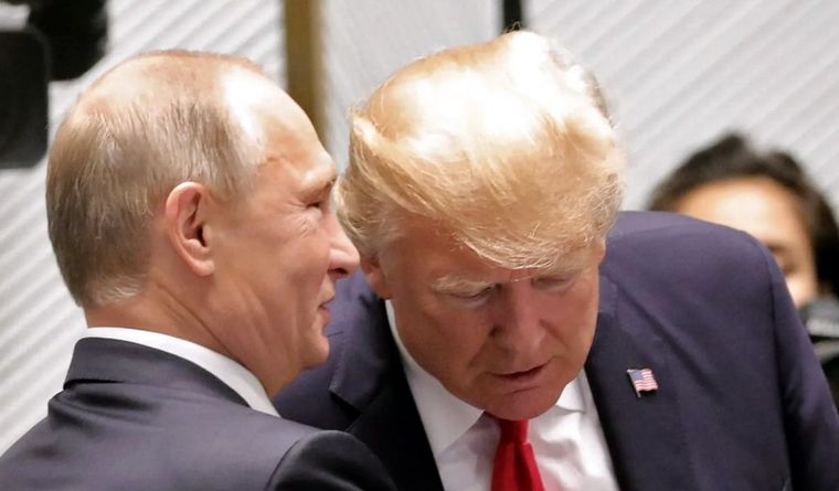 Vladimir Putin y Donald Trump durante una reunión en Osaka, Japón, en 2019. Foto: EFE