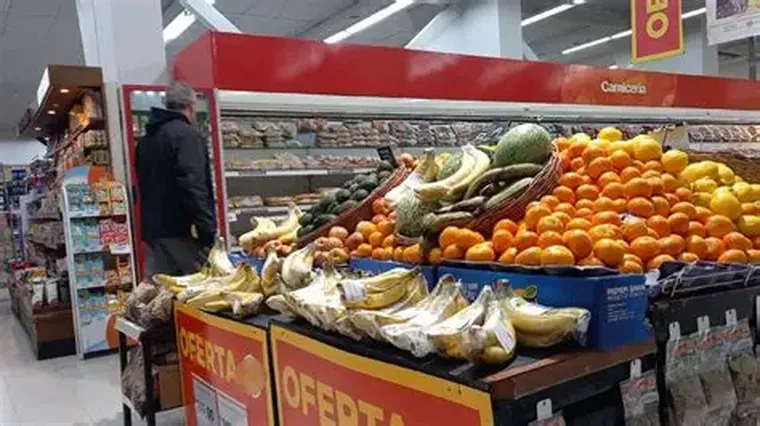 El rubro alimentos y bebidas representa el 26,9% del total de la canasta. El rubro alimentos y bebidas representa el 26,9% del total de la canasta.