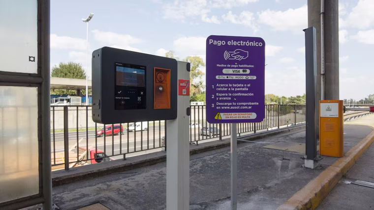 Cada vez más usuarios abonan el peaje con pago electrónico. Cada vez más usuarios abonan el peaje con pago electrónico.