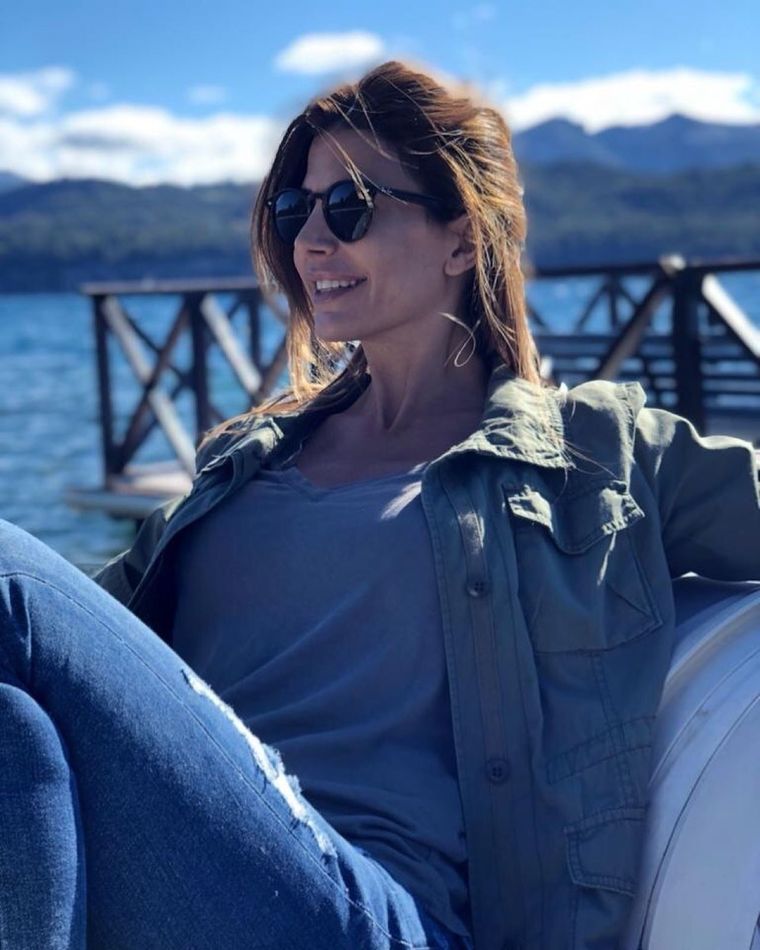 Juliana Awada es nuestra inspiración para llevar camisa a rayas este invierno Foto: Instagram
