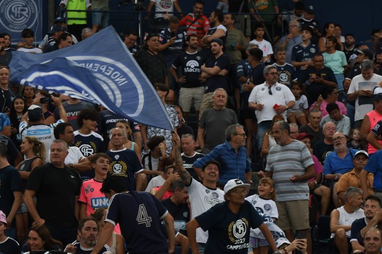 Los hinchas leprosos en el Bautista Gargantini. Foto: Juan Ignacio Blanco / MDZ