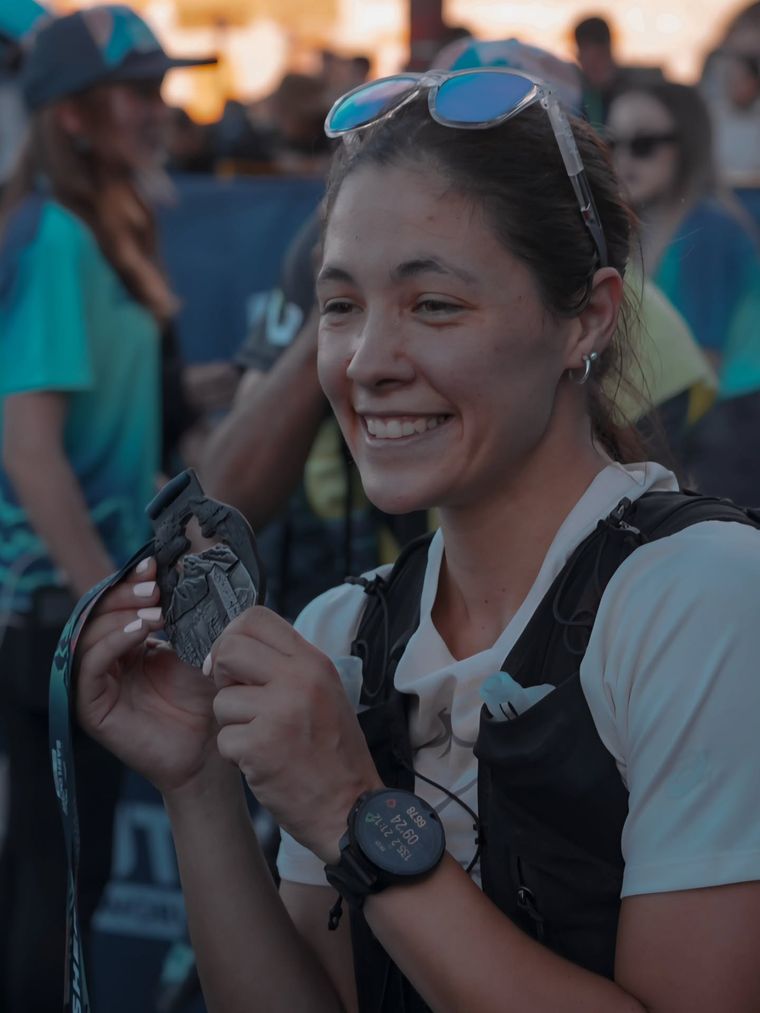 Tras conquistar los 130K de Bariloche, Maru Fernández habló de su vida, su entrenamiento sin música y su sueño de correr por Argentina. Tras conquistar los 130K de Bariloche, Maru Fernández habló de su vida, su entrenamiento sin música y su sueño de correr por Argentina.