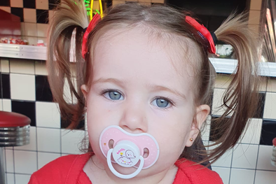 MDZol | Fiorella Bersano fue diagnosticada con Atrofia Muscular Espinal (AME) tipo II, una enfermedad genética degenerativa que va matando las neuronas motoras. Foto: Campaña en Instagram