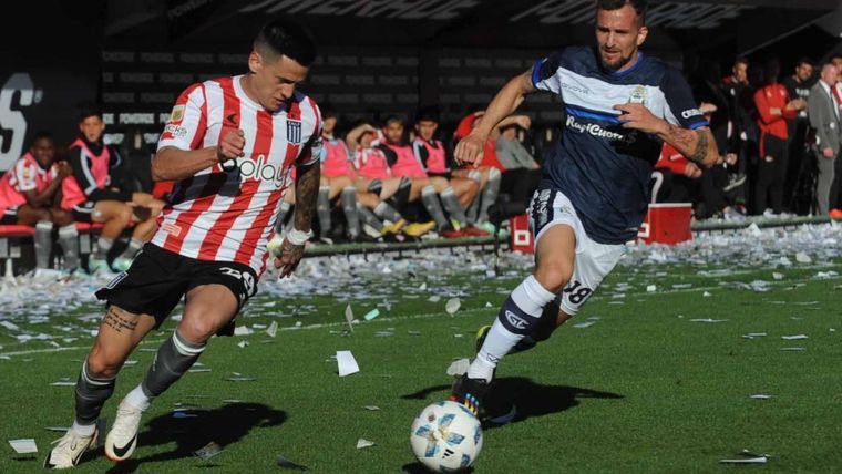 Estudiantes y Gimnasia disputan el clásico en UNO. Foto: Télam
