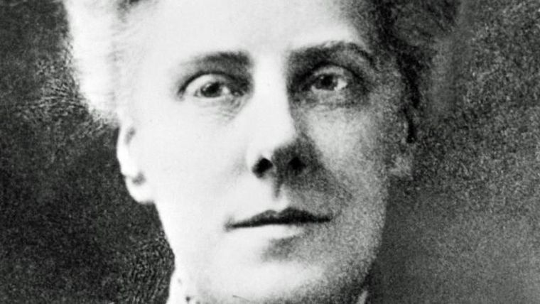 La fecha fue adoptada tras la insistencia de Anna Jarvis que, años más tarde, decidió boicotearla.