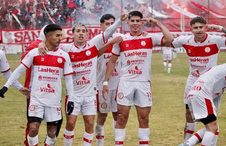 Huracán Las Heras festejó ante San Martín en el Federal A.