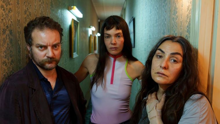 Candela Peña, Ana Rujas y Pol López protagonizan La desconocida, el nuevo thriller de intriga que llegó a Netflix. Candela Peña, Ana Rujas y Pol López protagonizan La desconocida, el nuevo thriller de intriga que llegó a Netflix.