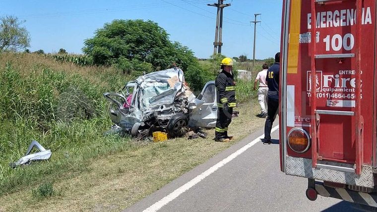 Así quedó la camioneta donde viajaban los hinchas. Foto: Foto publicada por TN