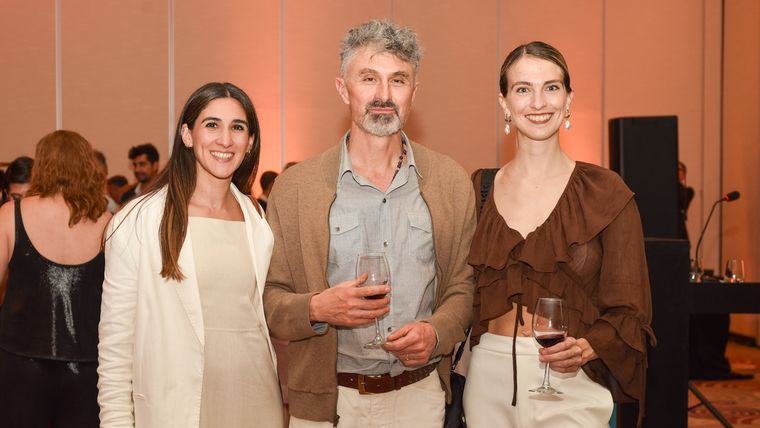 Angélica Flores, Miguel Solanes y Valentina Cereda. Angélica Flores, Miguel Solanes y Valentina Cereda.