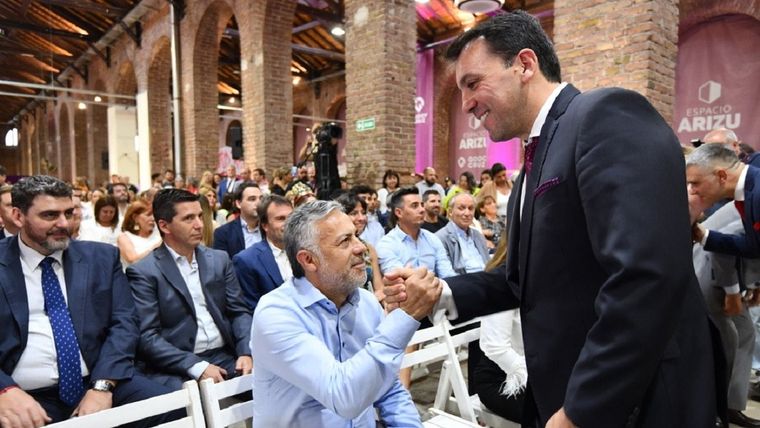 Uno por uno, los funcionarios que también juegan en la UNCuyo. Uno por uno, los funcionarios que también juegan en la UNCuyo.