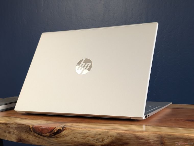 HP OmniBook 5: pantalla de 16 pulgadas y batería de larga duración entre las portátiles más convenientes. HP OmniBook 5: pantalla de 16 pulgadas y batería de larga duración entre las portátiles más convenientes.