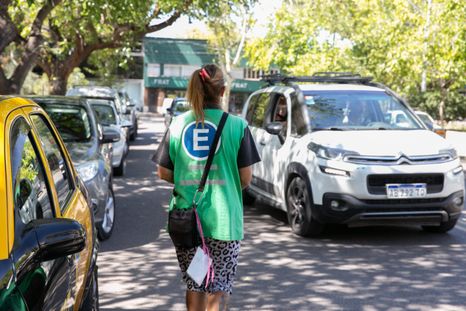 Estacionamiento medido en la Ciudad de Mendoza. Estacionamiento medido en la Ciudad de Mendoza.