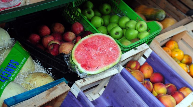 Pon en tu comida más frutas. Pon en tu comida más frutas.