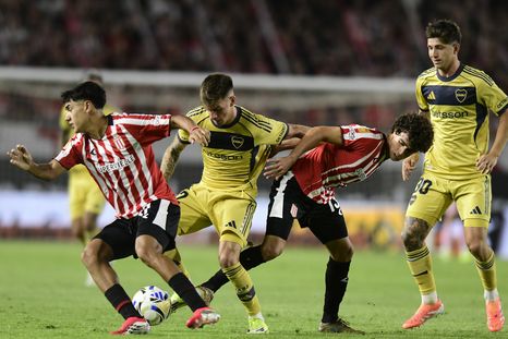 Boca y Estudiantes juegan el postergado de la fecha 2 en el Tomás Adolfo Ducó.
