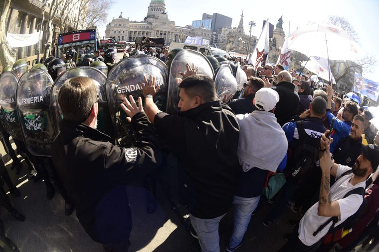 La Justicia finalmente falló a favor del Gobierno y su protocolo antipiquetes, que continuará vigente. La Justicia finalmente falló a favor del Gobierno y su protocolo antipiquetes, que continuará vigente.