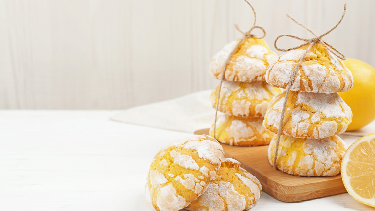 En algunas regiones de España, la receta incluye un toque de canela o vainilla. En algunas regiones de España, la receta incluye un toque de canela o vainilla.