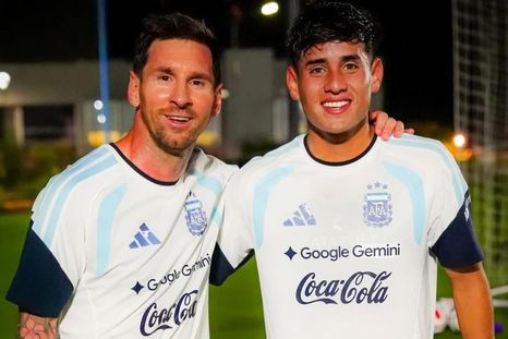 El sueño del pibe. Tomás Aranda, convocado a la Selección Argentina Sub 20, junto a su ídolo Lionel Messi en la práctica de la Selección. El sueño del pibe. Tomás Aranda, convocado a la Selección Argentina Sub 20, junto a su ídolo Lionel Messi en la práctica de la Selección.