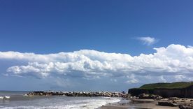 El atardecer sobre el mar se convierte en uno de los momentos más elegidos por quienes buscan relajación en verano. Foto: Tripadvisor El atardecer sobre el mar se convierte en uno de los momentos más elegidos por quienes buscan relajación en verano. Foto: Tripadvisor