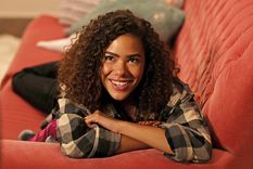 Foto: https://people.com/tv/antonia-gentry-real-life-experiences-inspired-ginny-and-georgia-microaggressions-dialogue/