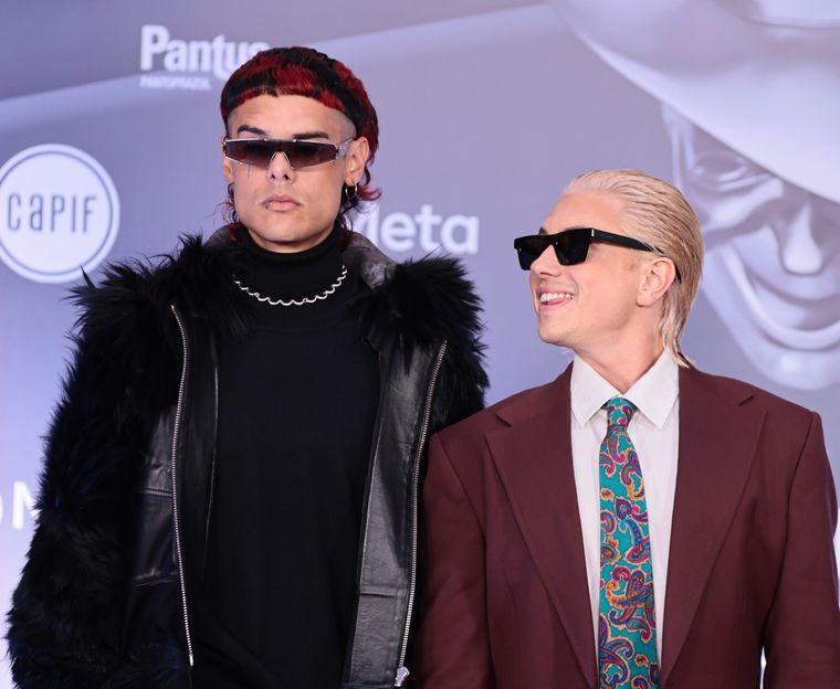 Ca7triel y Paco Amoroso serán los encargados de abrir el show. Ca7triel y Paco Amoroso serán los encargados de abrir el show.