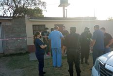 La mujer embarazada tendía ropa cuando ingresó el prófugo y lo mató de un tiro