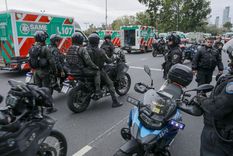 El jefe de Gobierno porteño, Jorge Macri, se hizo presente este sábado para fiscalizar el operativo de remoción tras el choque de trenes de la Línea San Martín. Foto: Archivo MDZ