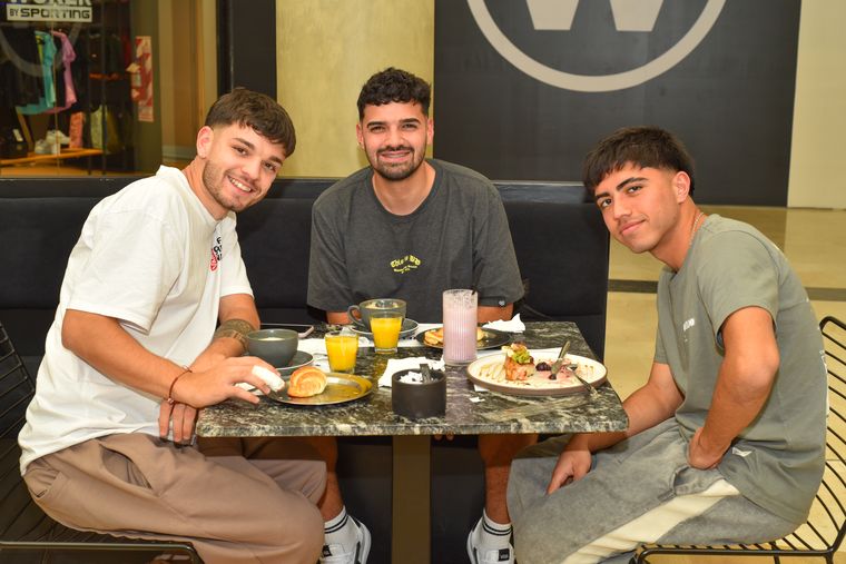 Santiago, Martín y Bautista disfrutaron la tarde. Santiago, Martín y Bautista disfrutaron la tarde.