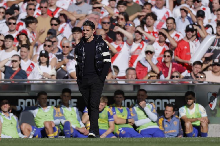 El 1-2 ante River fue el último partido de Gago como DT. Foto: EFE