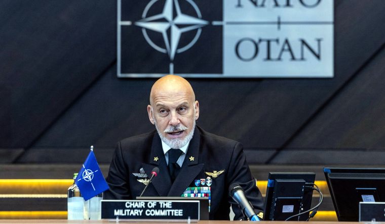 El presidente del Comité Militar de la OTAN, el almirante Giuseppe Cavo Dragone vigila a Rusia y China. Foto Dpa El presidente del Comité Militar de la OTAN, el almirante Giuseppe Cavo Dragone vigila a Rusia y China. Foto Dpa