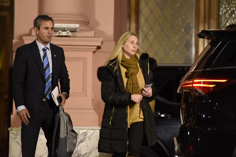 La Justicia ordenó el cese de la difusión de los audios de Karina Milei grabados en la Casa Rosada. 