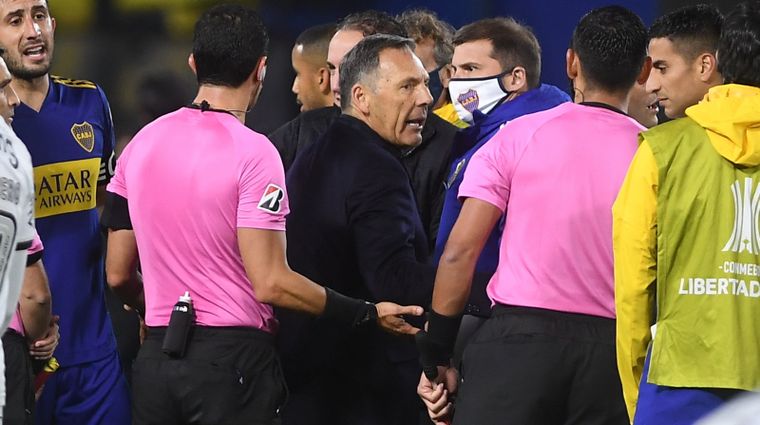 Russo se fue muy caliente de la Bombonera por el escandaloso arbitraje del colombiano Andrés Rojas Foto: Télam