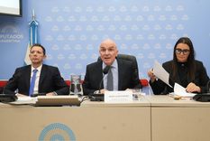 José Luis Espert en el estrado de la presidencia de la comisión que trata el Presupuesto 2026 en Diputados.