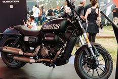 QJMOTOR potencia su gama Adventure en el Travel Fest