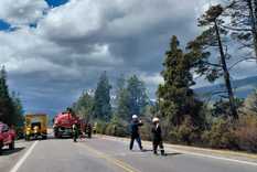 Luego de recibir el alerta, se desplegaron equipos de emergencia que contuvieron el incendio forestal.