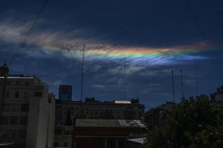 Fenómeno Se vieron luces cruzando el cielo de Buenos Aires y despertaron la intriga de los vecinos Foto: Télam
