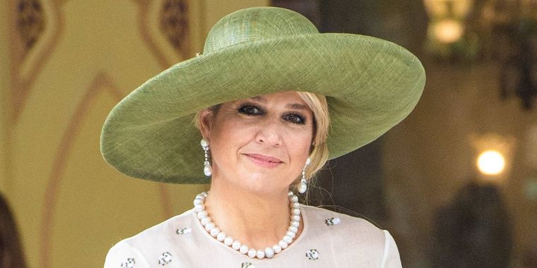 Máxima generó polémica con su look.