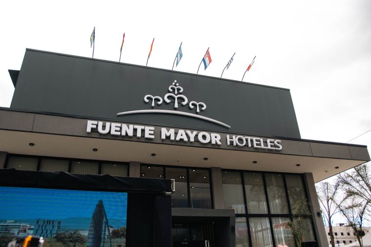 El nuevo hotel que se inauguró este jueves en la terminal de Mendoza. Foto: Santiago Tagua/MDZ