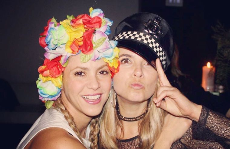 Foto: https://www.infobae.com/america/colombia/2022/11/17/ella-es-kathy-kopp-la-mejor-amiga-de-shakira-que-le-ha-servido-de-apoyo/