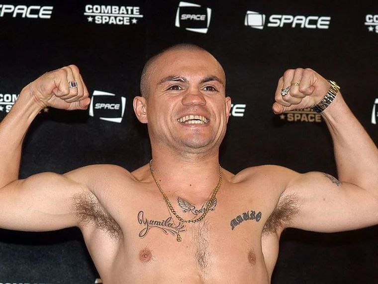 La denuncia del hijo de la mujer y de una vecina complican el relato de La Hiena Barrios. En tanto, la víctima afirmó que fumaba faso tras faso