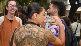 La lluvia no frenó el brindis en la calle más famosa de Mendoza. La lluvia no frenó el brindis en la calle más famosa de Mendoza.